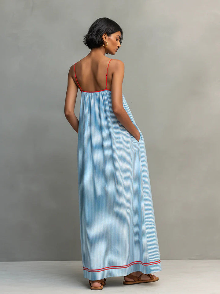 Elegante vestido largo sin mangas